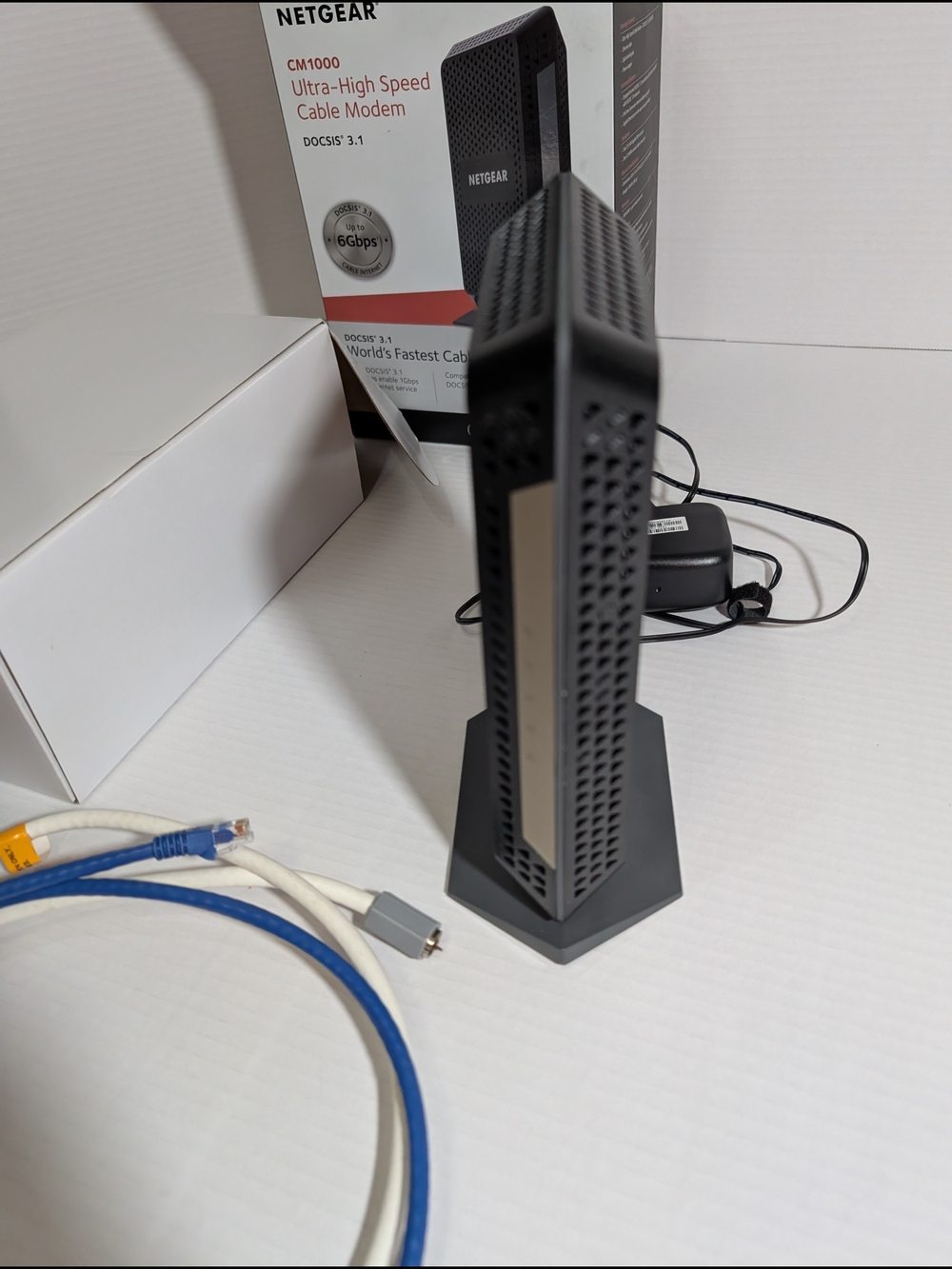 NETGEAR CM1000 Ultra-High Speed Cable Modem - Picture 5 of 7